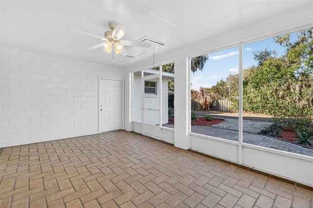 40 S KENTUCKY AVENUE, Umatilla, FL 32784