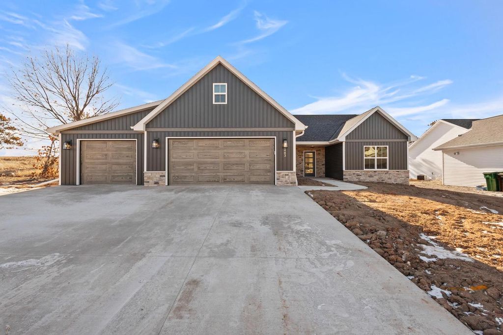 2998 CREEKWOOD DRIVE, Green Bay, WI 54311