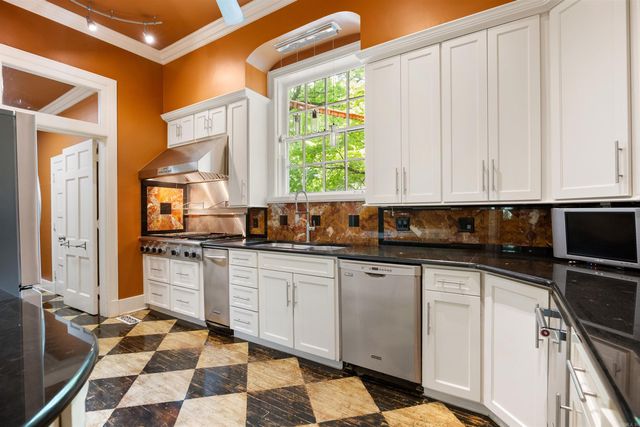 1419 S Main St, Jonesboro, AR 72401