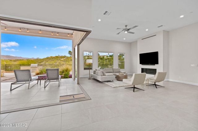 2852 E Camino A Los Vientos, Tucson, AZ 85718