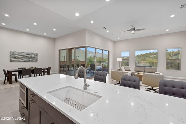 2852 E Camino A Los Vientos, Tucson, AZ 85718