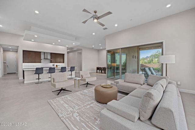 2852 E Camino A Los Vientos, Tucson, AZ 85718