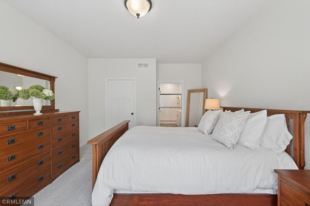 1000 Oakwood Road, Newport, MN 55055