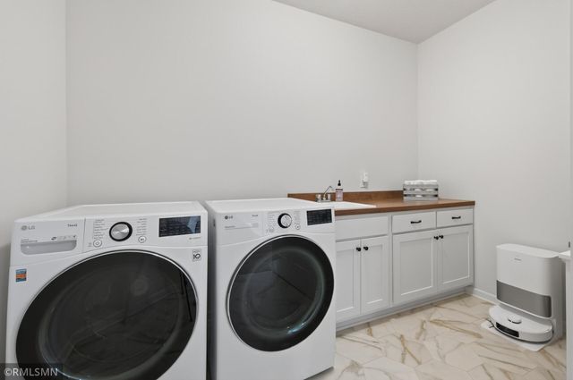 1000 Oakwood Road, Newport, MN 55055