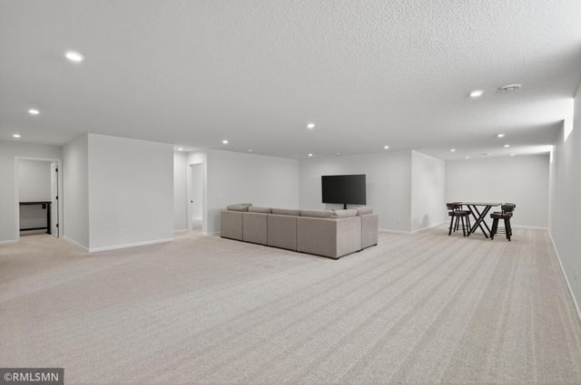 1000 Oakwood Road, Newport, MN 55055