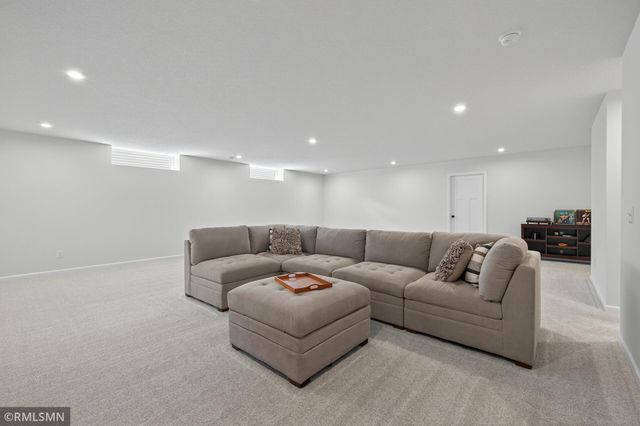 1000 Oakwood Road, Newport, MN 55055