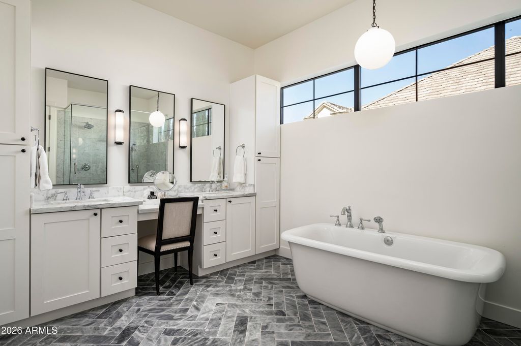 Image 15 of property listing at 2025 E MALLORY Street, Mesa, AZ 85213