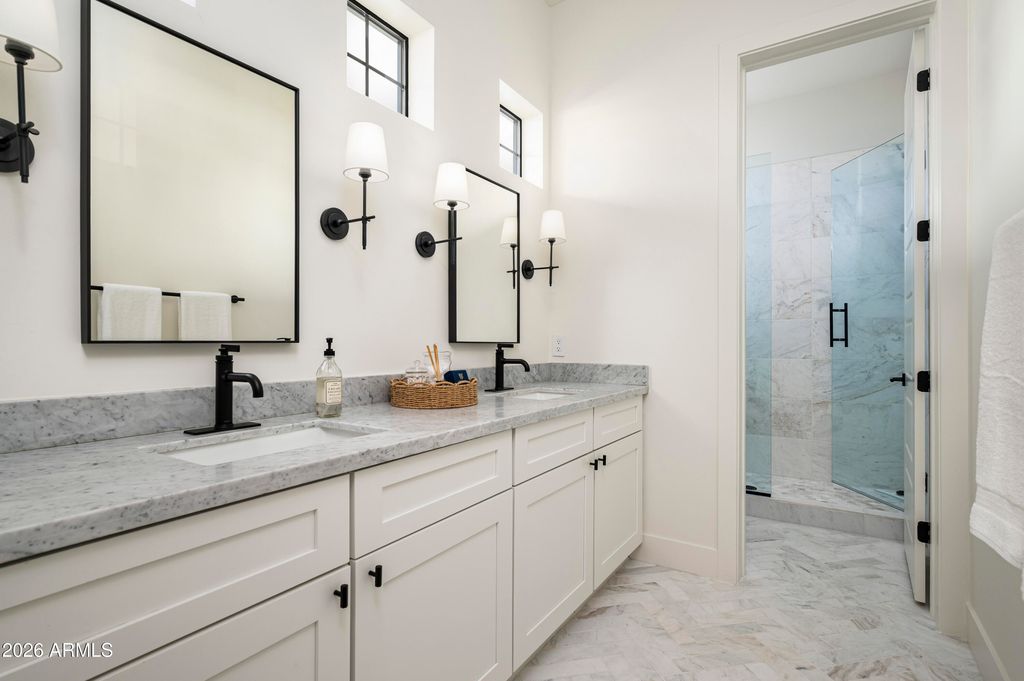 Image 20 of property listing at 2025 E MALLORY Street, Mesa, AZ 85213
