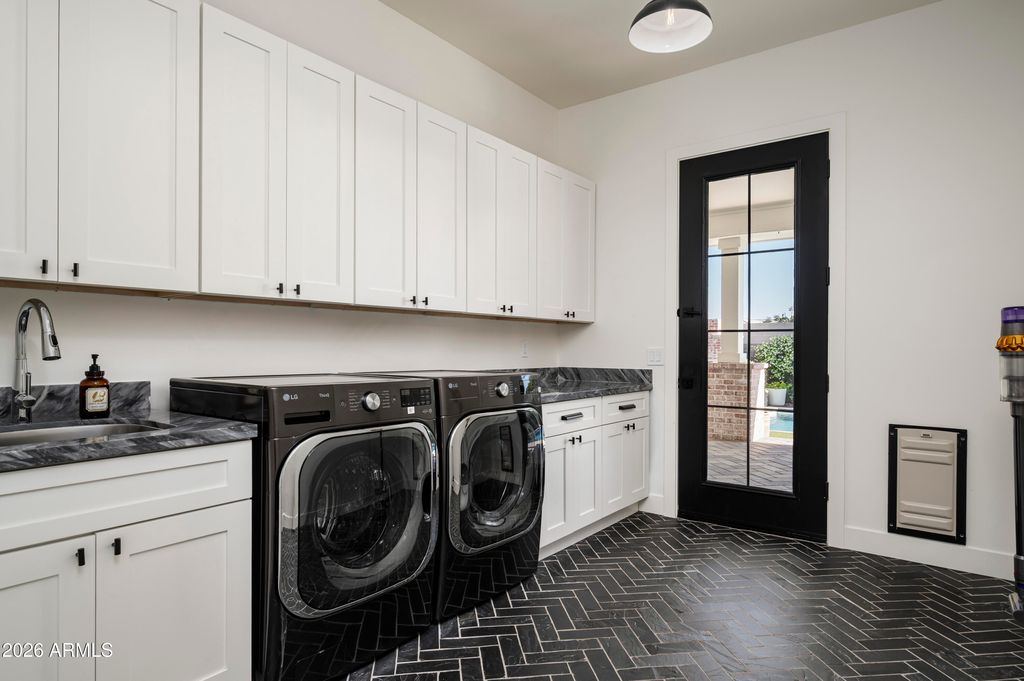 Image 21 of property listing at 2025 E MALLORY Street, Mesa, AZ 85213