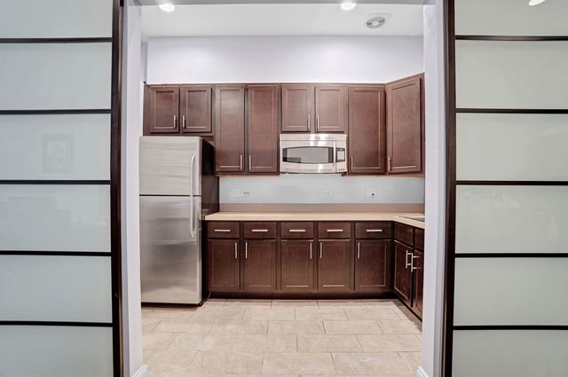 1411 W CHICAGO Avenue C1, Chicago, IL 60642