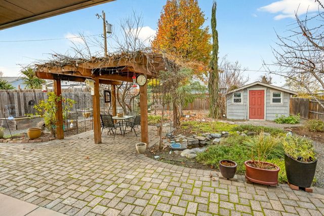 335 Meadow Slope Drive, Talent, OR 97540