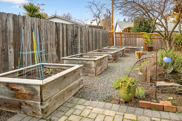 335 Meadow Slope Drive, Talent, OR 97540