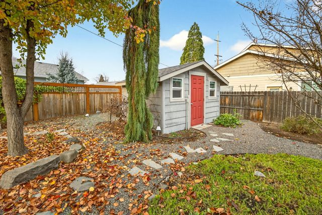 335 Meadow Slope Drive, Talent, OR 97540