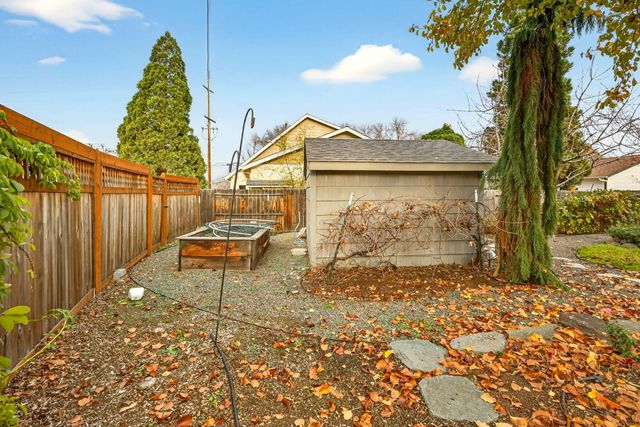 335 Meadow Slope Drive, Talent, OR 97540