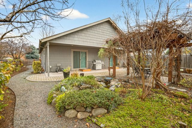 335 Meadow Slope Drive, Talent, OR 97540