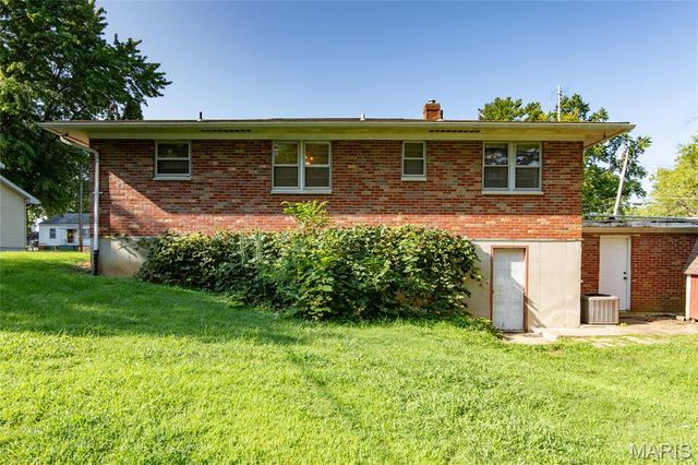 9 Fairway Drive, Fairview Heights, IL 62208