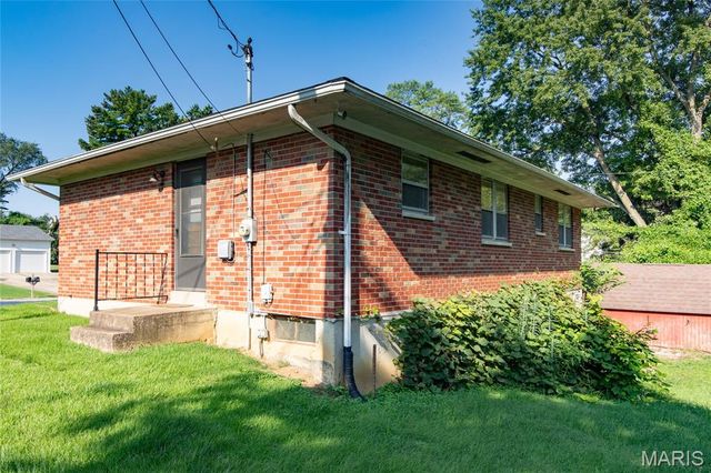 9 Fairway Drive, Fairview Heights, IL 62208