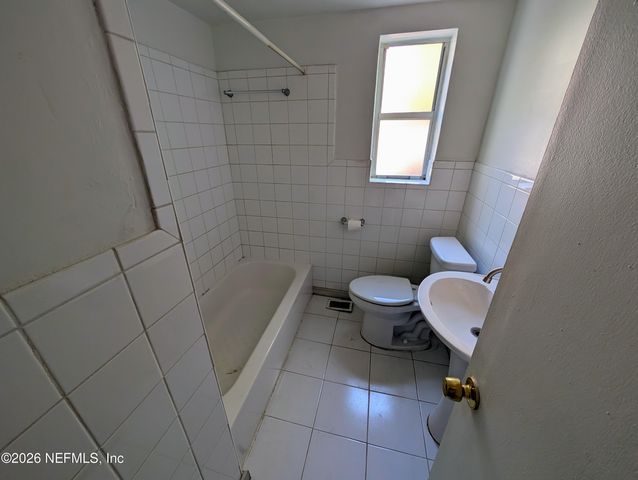 2136 COLLEGE Street 1, Jacksonville, FL 32204