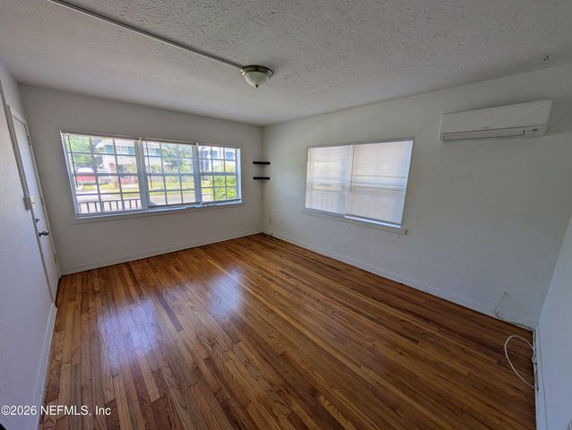 2136 COLLEGE Street 1, Jacksonville, FL 32204