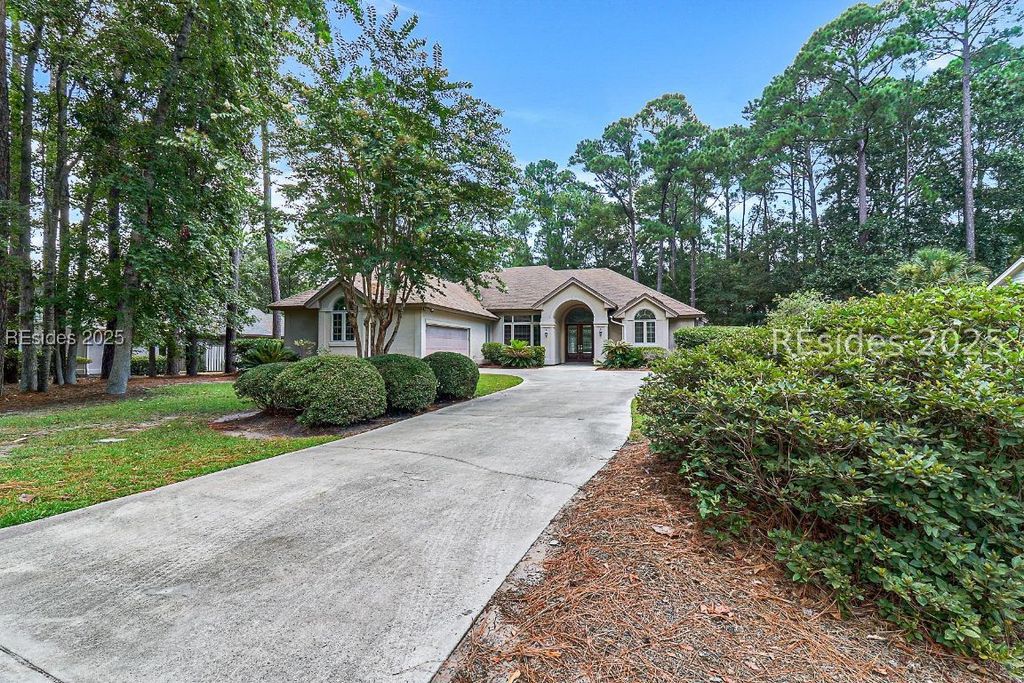 10 Hickory Knoll Pl, Hilton Head Island, SC 29926