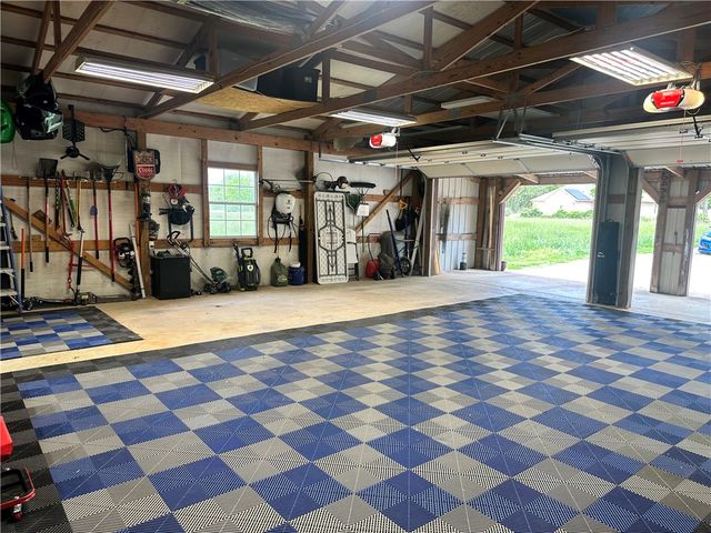 9325 S Pleasant Valley Road, Gentry, AR 72734