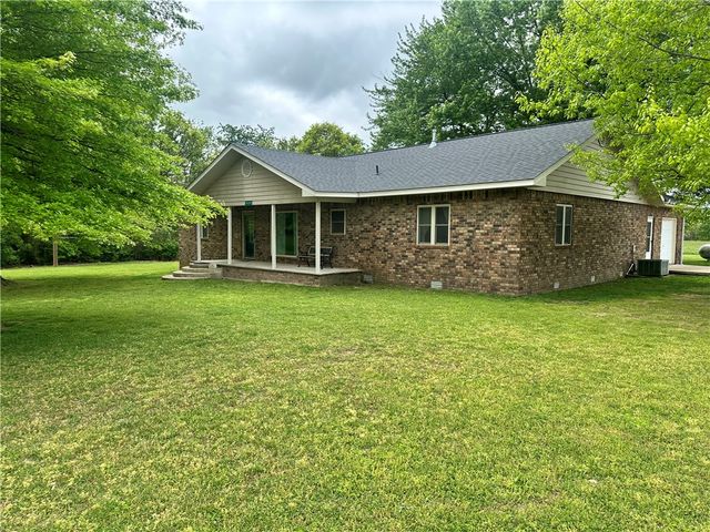 9325 S Pleasant Valley Road, Gentry, AR 72734