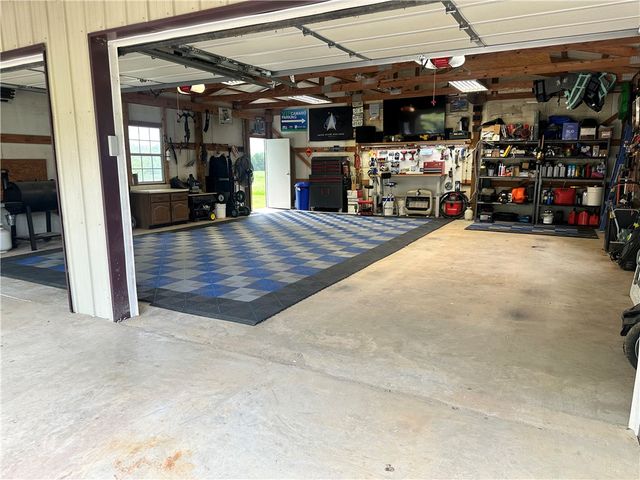 9325 S Pleasant Valley Road, Gentry, AR 72734