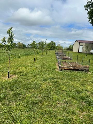 9325 S Pleasant Valley Road, Gentry, AR 72734