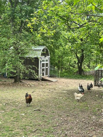 9325 S Pleasant Valley Road, Gentry, AR 72734