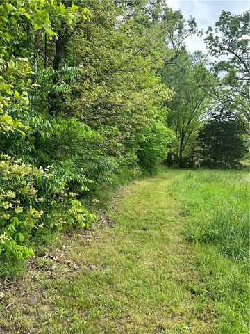 9325 S Pleasant Valley Road, Gentry, AR 72734