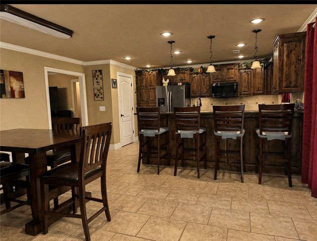 9325 S Pleasant Valley Road, Gentry, AR 72734