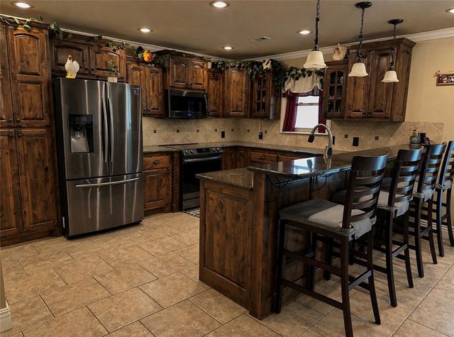 9325 S Pleasant Valley Road, Gentry, AR 72734