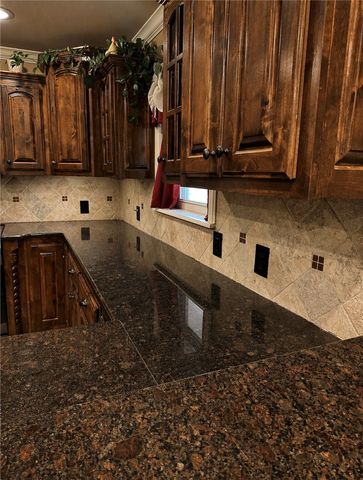 9325 S Pleasant Valley Road, Gentry, AR 72734
