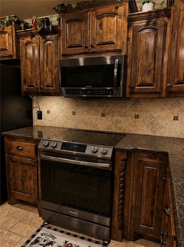 9325 S Pleasant Valley Road, Gentry, AR 72734