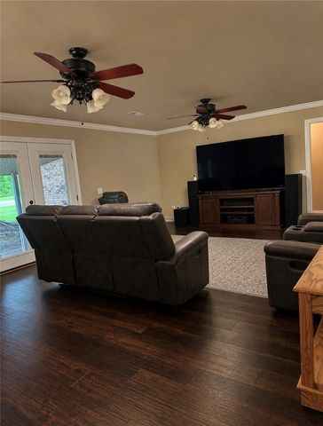 9325 S Pleasant Valley Road, Gentry, AR 72734
