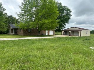 9325 S Pleasant Valley Road, Gentry, AR 72734