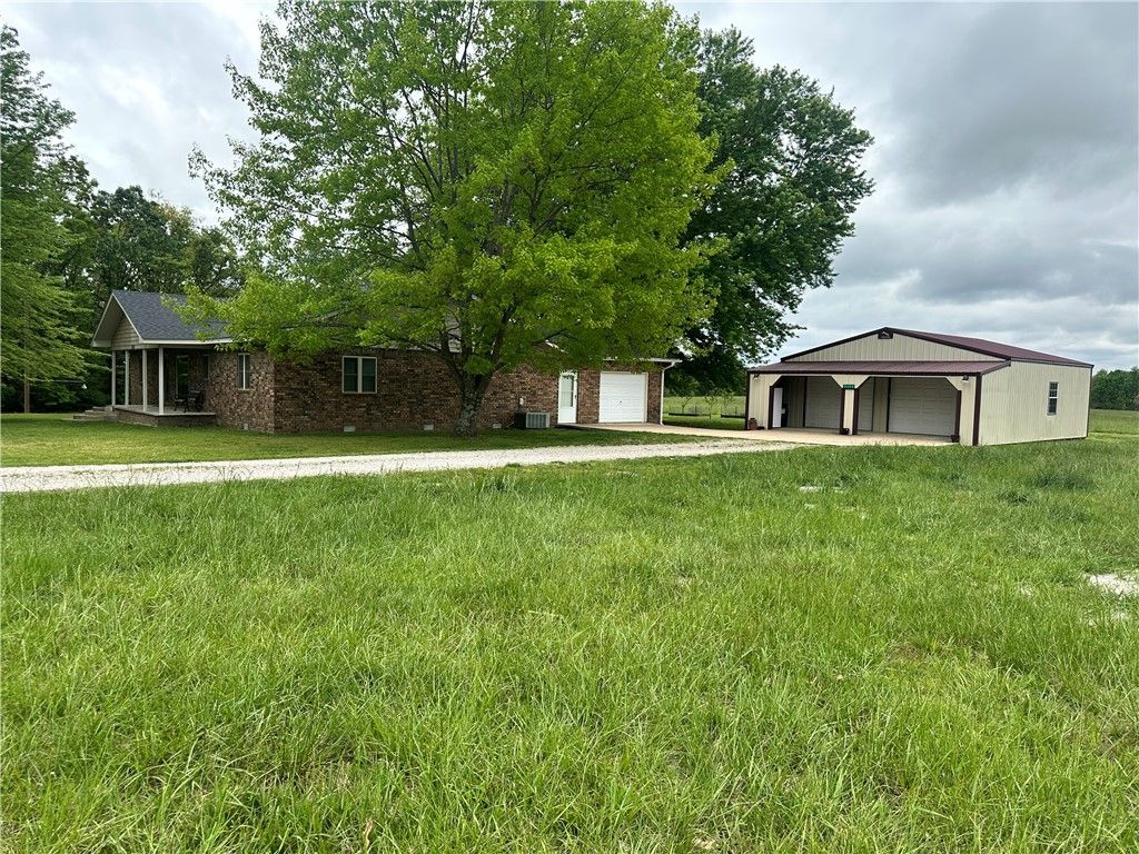 9325 S Pleasant Valley Road, Gentry, AR 72734