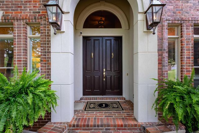 2 Frecourt Lane, Little Rock, AR 72223