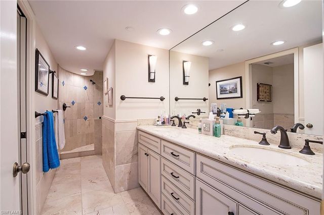 4751 Gulf Shore BLVD N PH8, Naples, FL 34103