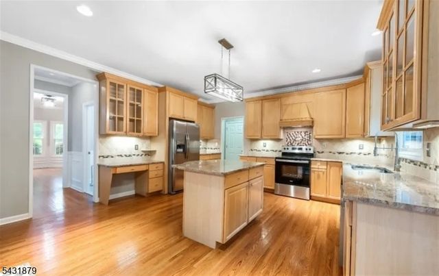 8 Whispering Woods Ln, Sparta Twp., NJ 07871