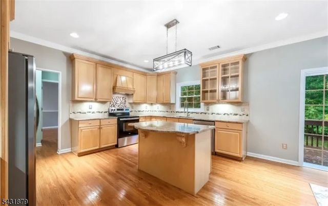 8 Whispering Woods Ln, Sparta Twp., NJ 07871