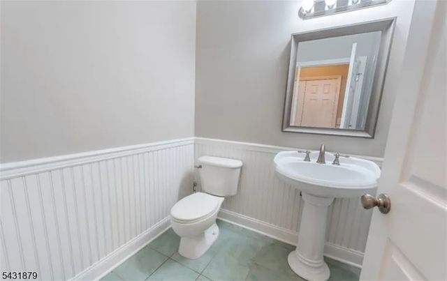 8 Whispering Woods Ln, Sparta Twp., NJ 07871