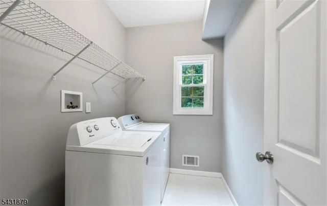 8 Whispering Woods Ln, Sparta Twp., NJ 07871