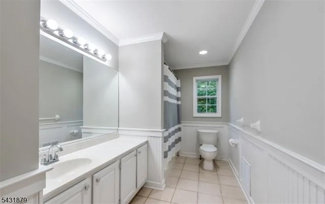 8 Whispering Woods Ln, Sparta Twp., NJ 07871
