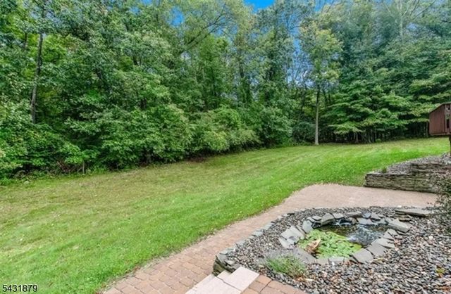 8 Whispering Woods Ln, Sparta Twp., NJ 07871