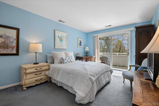 240-30B Oak Park Drive 31B, Douglaston, NY 11362