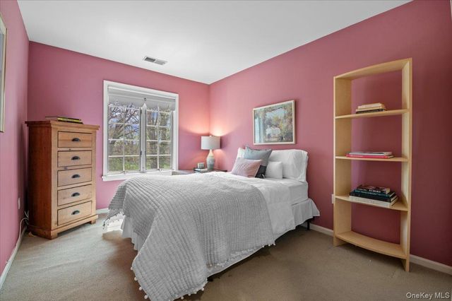 240-30B Oak Park Drive 31B, Douglaston, NY 11362
