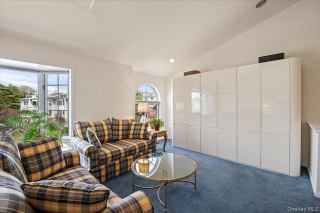 240-30B Oak Park Drive 31B, Douglaston, NY 11362