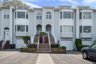 240-30B Oak Park Drive 31B, Douglaston, NY 11362