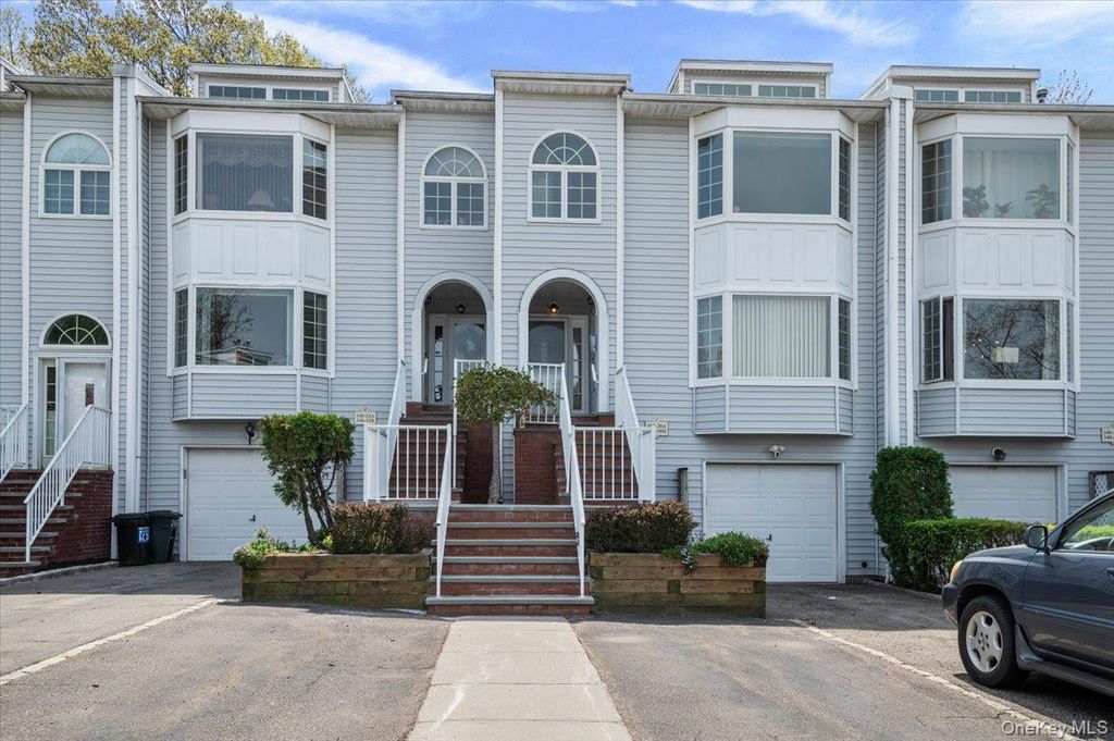 240-30B Oak Park Drive 31B, Douglaston, NY 11362